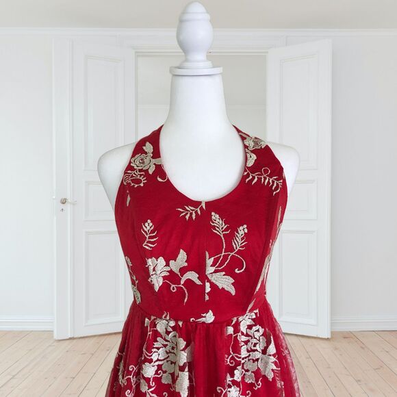 Voom by Joy Han dress. Red halter-style dress with intricate gold floral Size XS - Picture 2 of 9